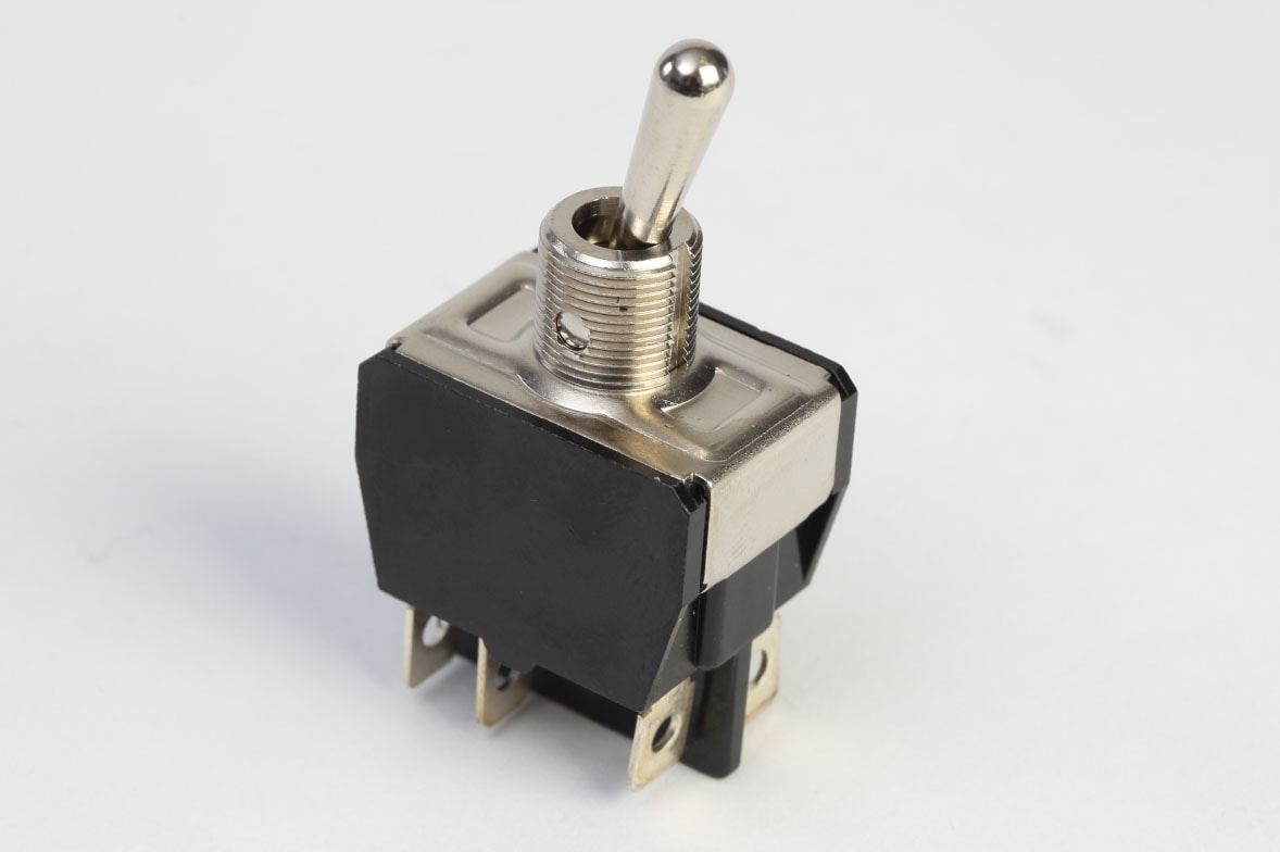 DPDT 15A Toggle Switch by Cooperheat