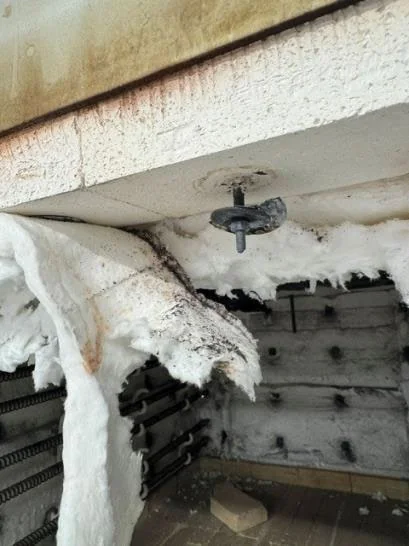 Worn oven roof lining cut back to the brick pins